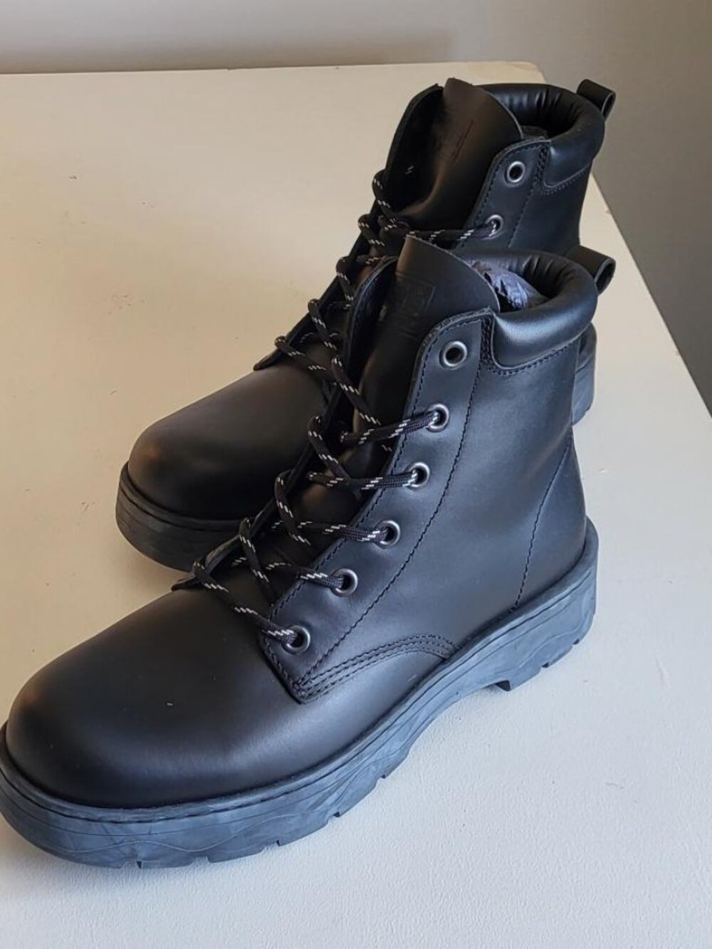 Roots Tuff Boots, Men's size 10, women's size 12, Eur 43. New in box, never worn - Picture 2 of 9